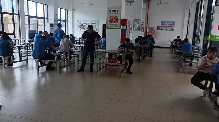 潔凈飯?zhí)檬刈o員工健康，金環(huán)電器夯實生產(chǎn)根基